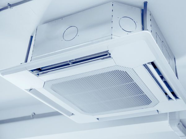 業務用エアコンが水漏れを起こす主な原因