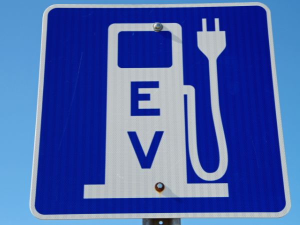 自治体が実施する法人向けEV補助金