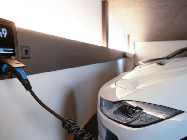EVの自宅用充電設備の費用は？できるだけ安く抑えたい方は要確認！