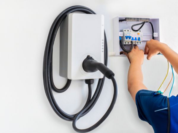 家庭用EV充電器の工事