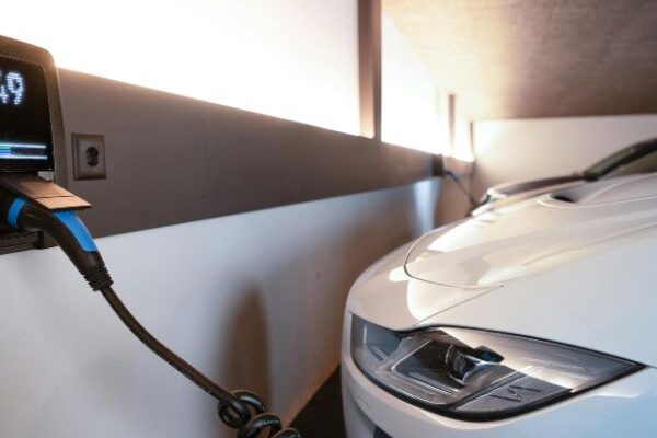 EVの自宅用充電設備の費用は？できるだけ安く抑えたい方は要確認！